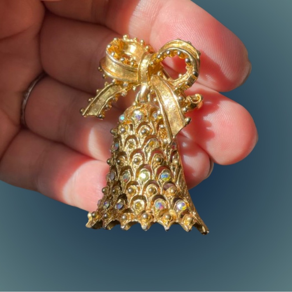 Signed vintage goldtone & AB crystal articulated bell brooch festive Xmas